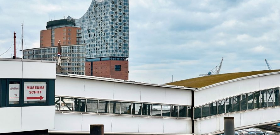 Elbphilharmonie Hamburg -Blick von den Landungsbrücken